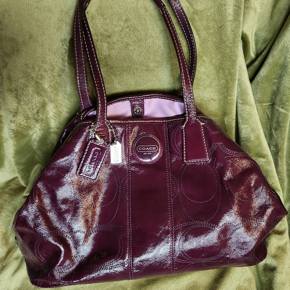 Coach signature C patent leather shoulder bag